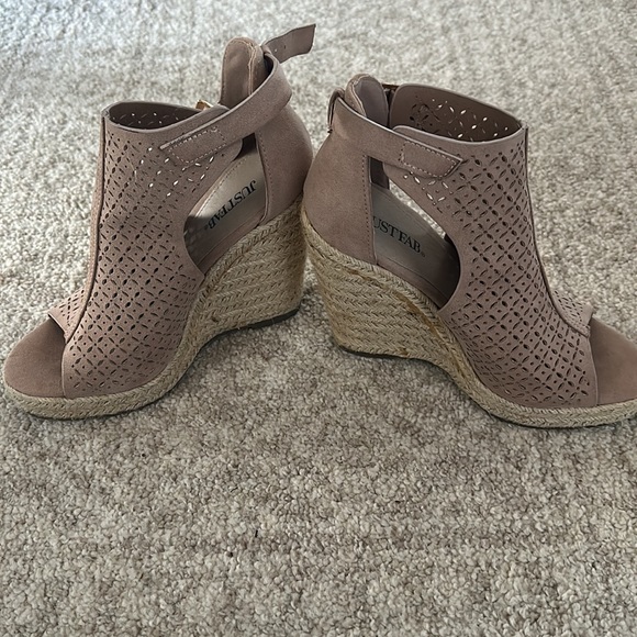 Soft pink wedges - Picture 2 of 4